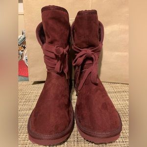 Maroon short boots - NEW NWT size 9 furry inside!